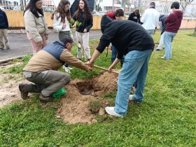 Foto_12_Goncalo_e_alunos